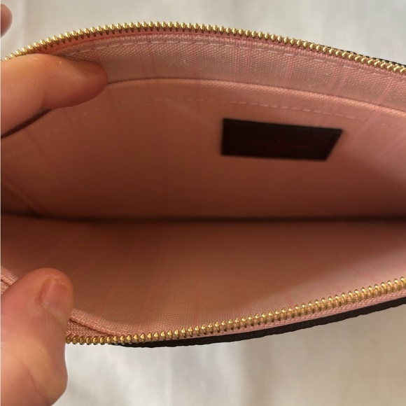 Louis Vuitton Neverfull Pouch - Picture 3 of 3